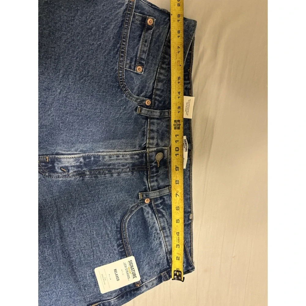 SIGNATURE Levi Strauss Gold-NWT-Women's Relaxed Flex Denim Blue Jeans-Size 38x34